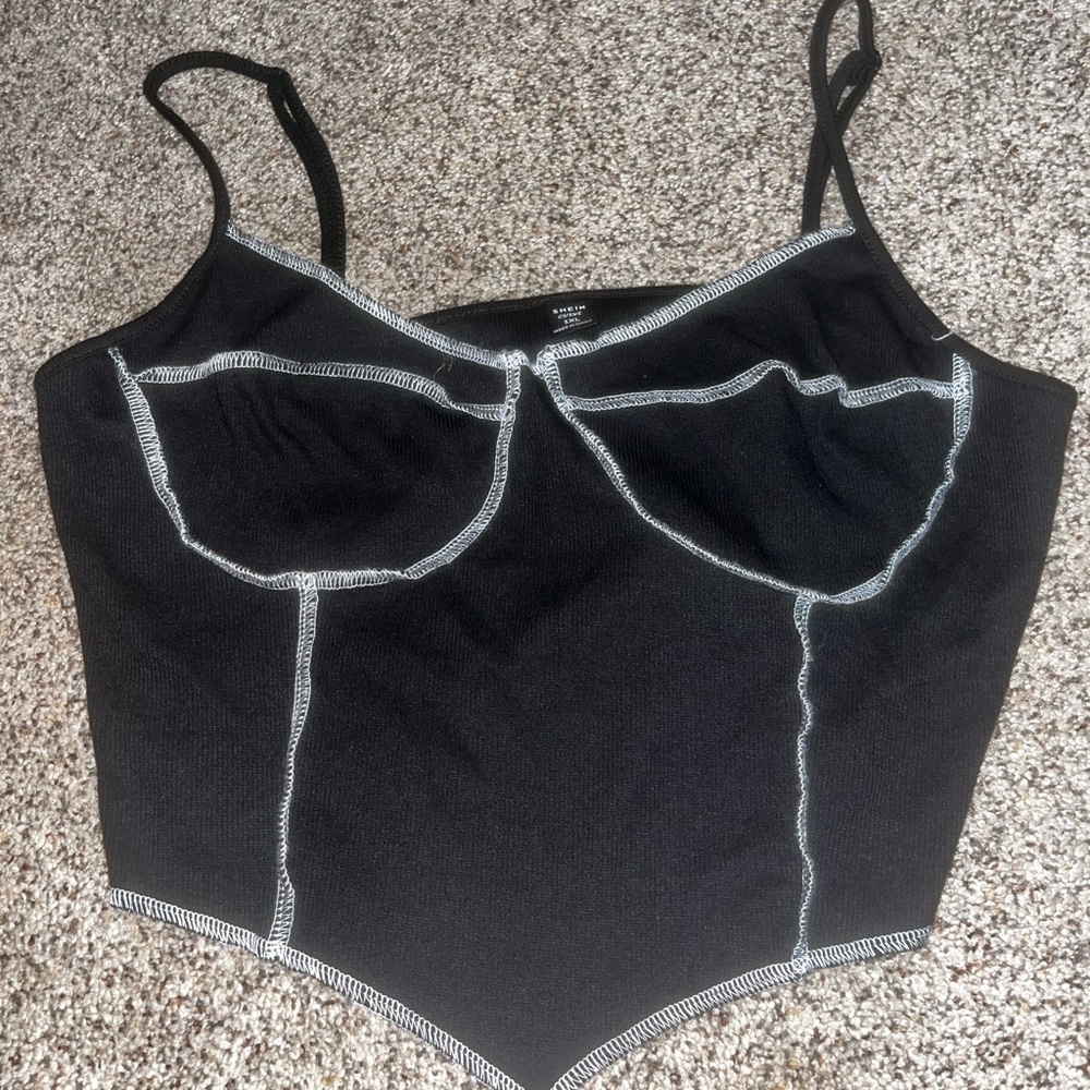 - black tank top (1X)